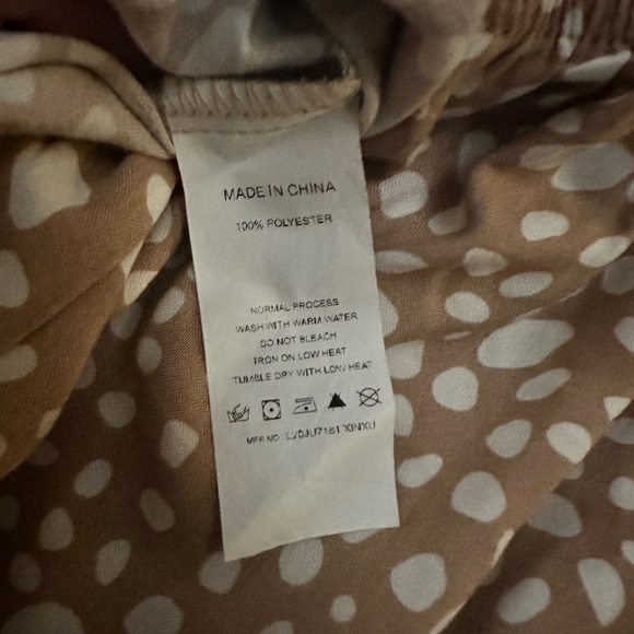 SIMPLEE Tan and white front tie romper - Picture 7 of 7